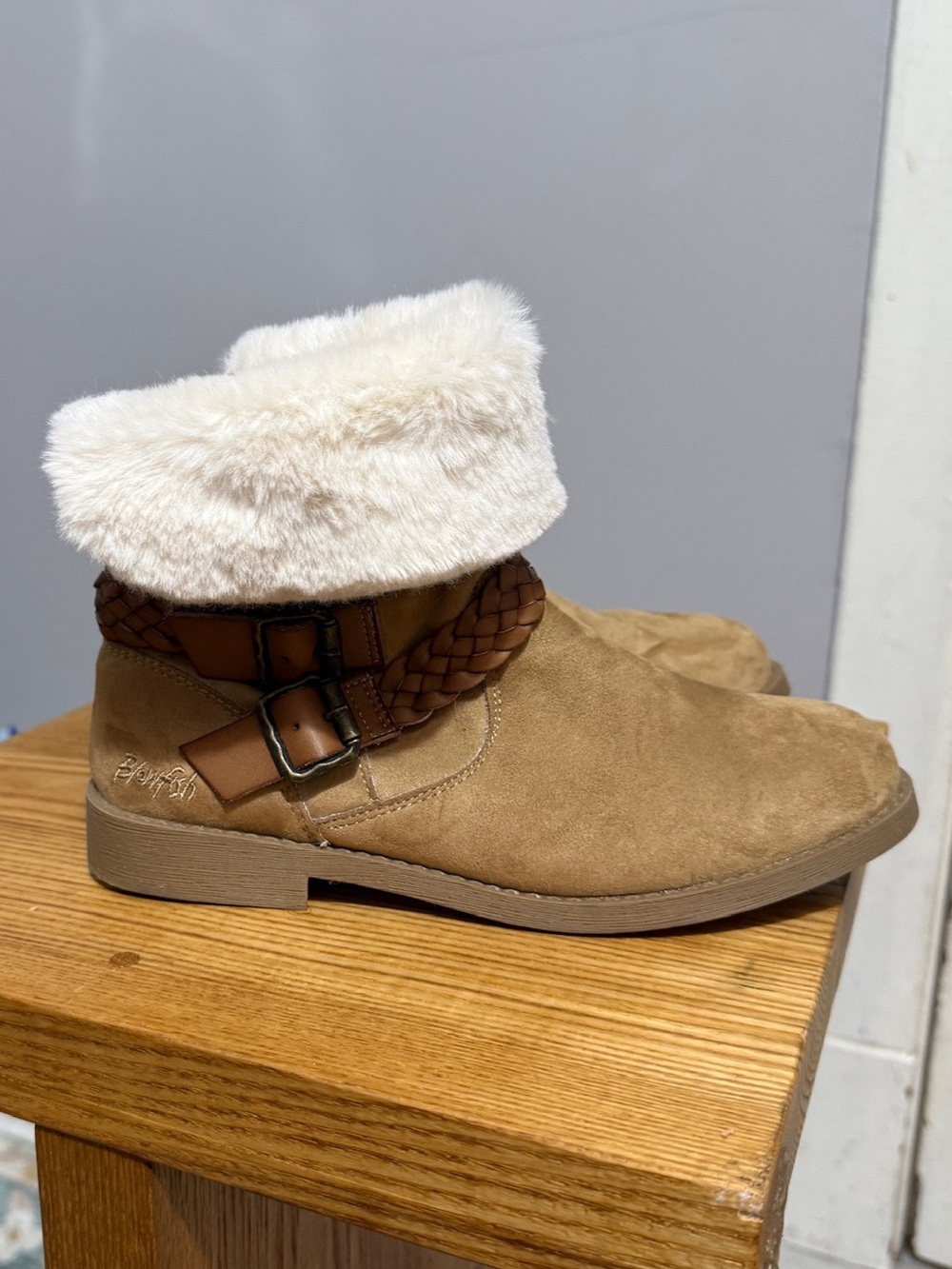 Blowfish Malibu Womens Size 5 Tan Faux Suede Faux Fur Cuff Buckle Ankle Boots